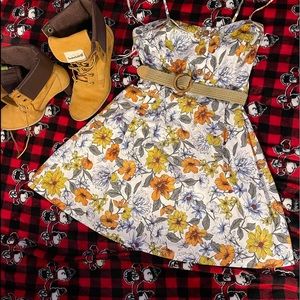 Forever 21 🌸 floral belted dress.
